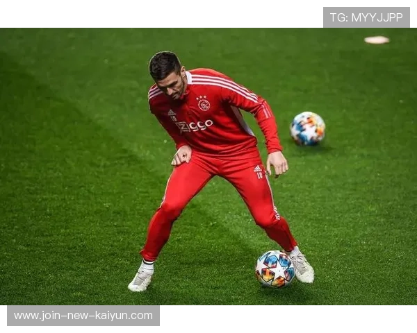 阿贾克斯—塔迪奇定位球直接破网